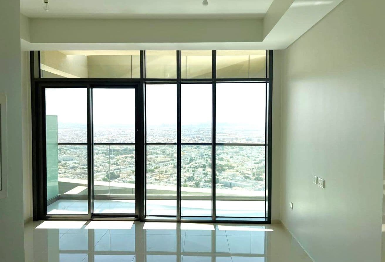 Sea View | Premium location | Vacant | Modern