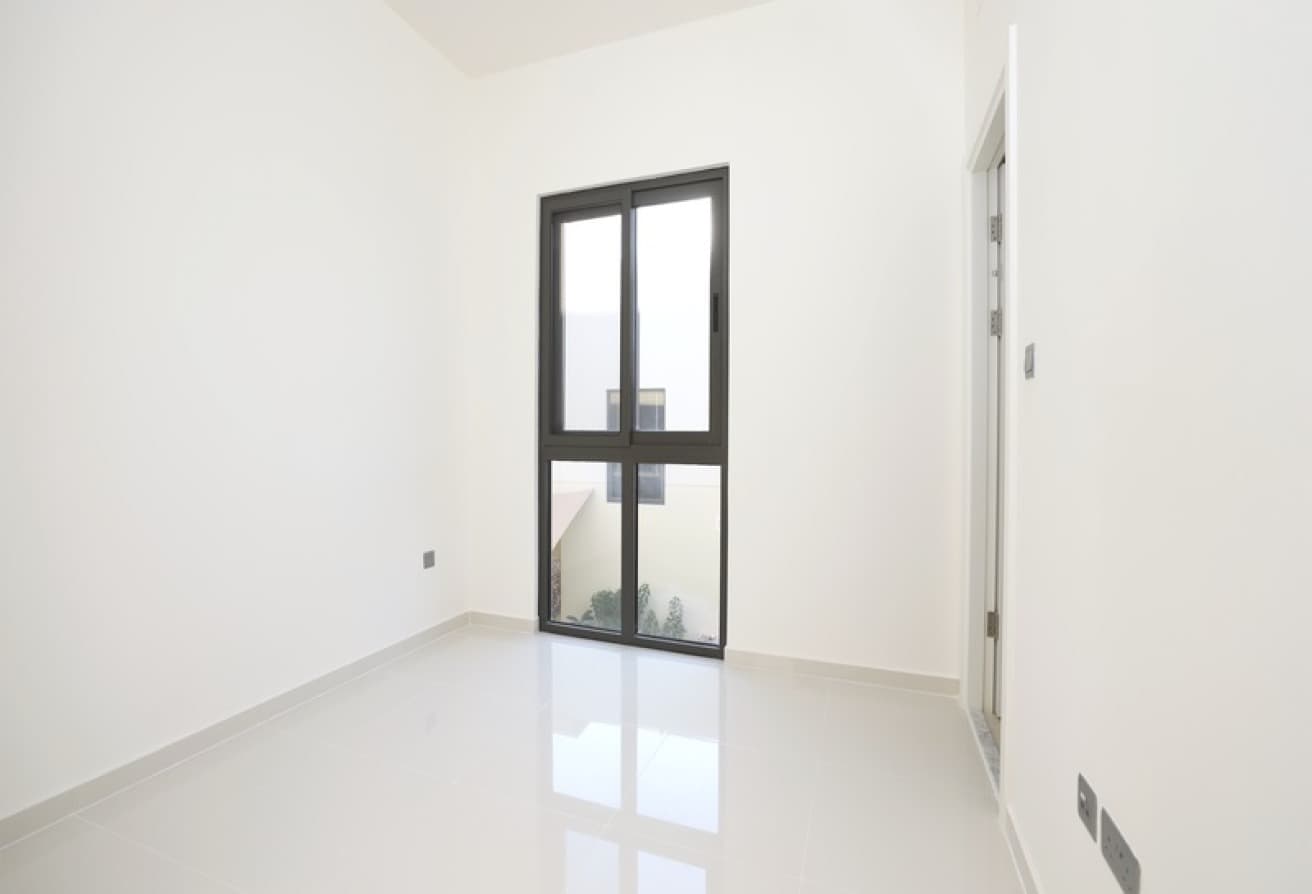 Genuine | Single Row | Corner Unit | Ready to Move