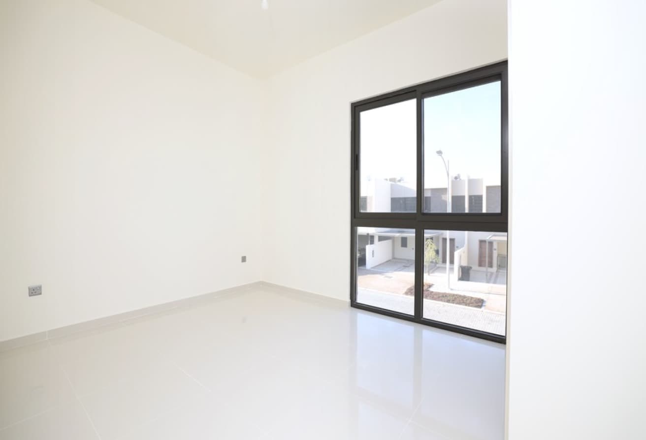 Genuine | Single Row | Corner Unit | Ready to Move