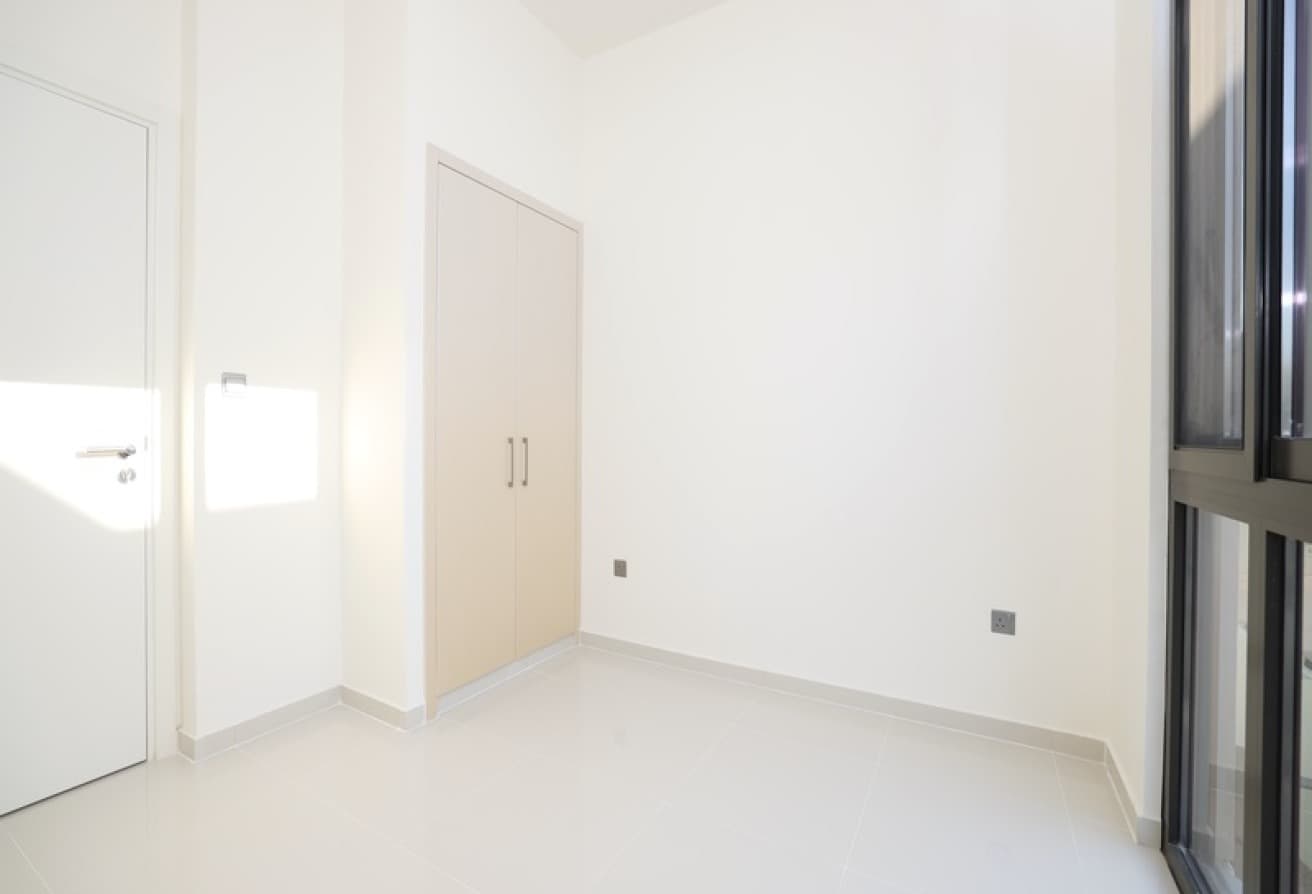 Genuine | Single Row | Corner Unit | Ready to Move