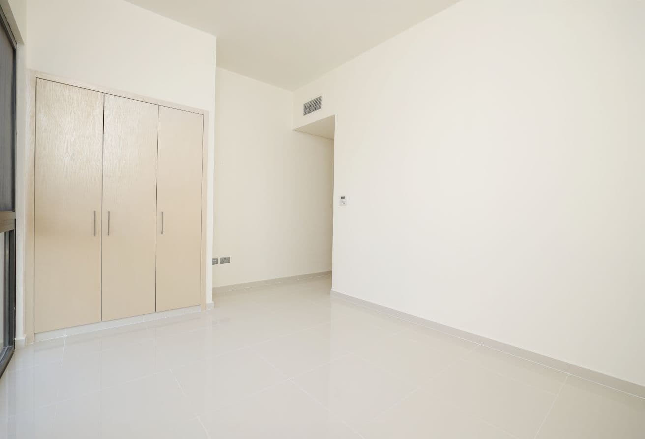 Single Row| Park behind | Next to Community Centre