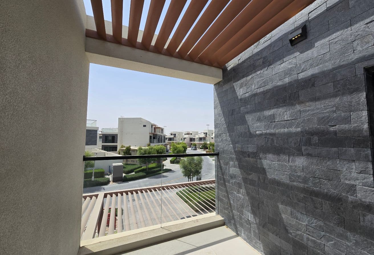 Vacant | Spacious | Prim Location - View 3