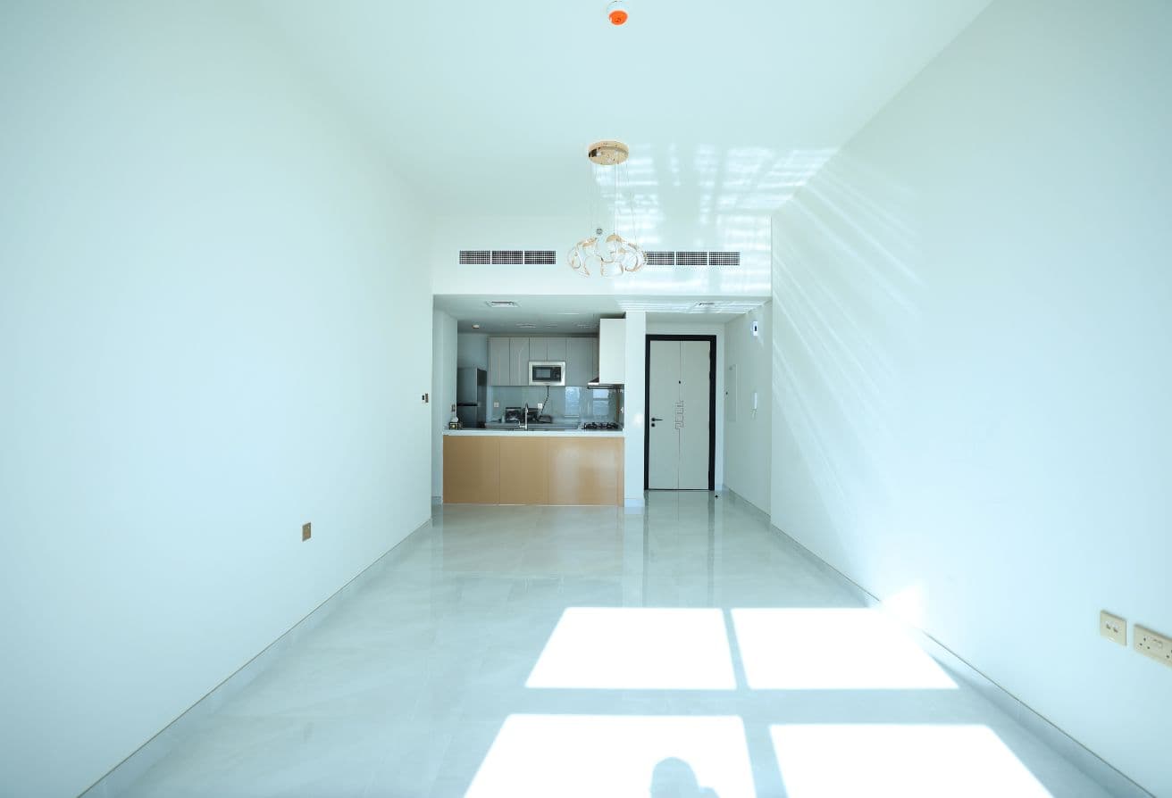 Ready | Spacious Layout | Prime Arjan Location - View 5