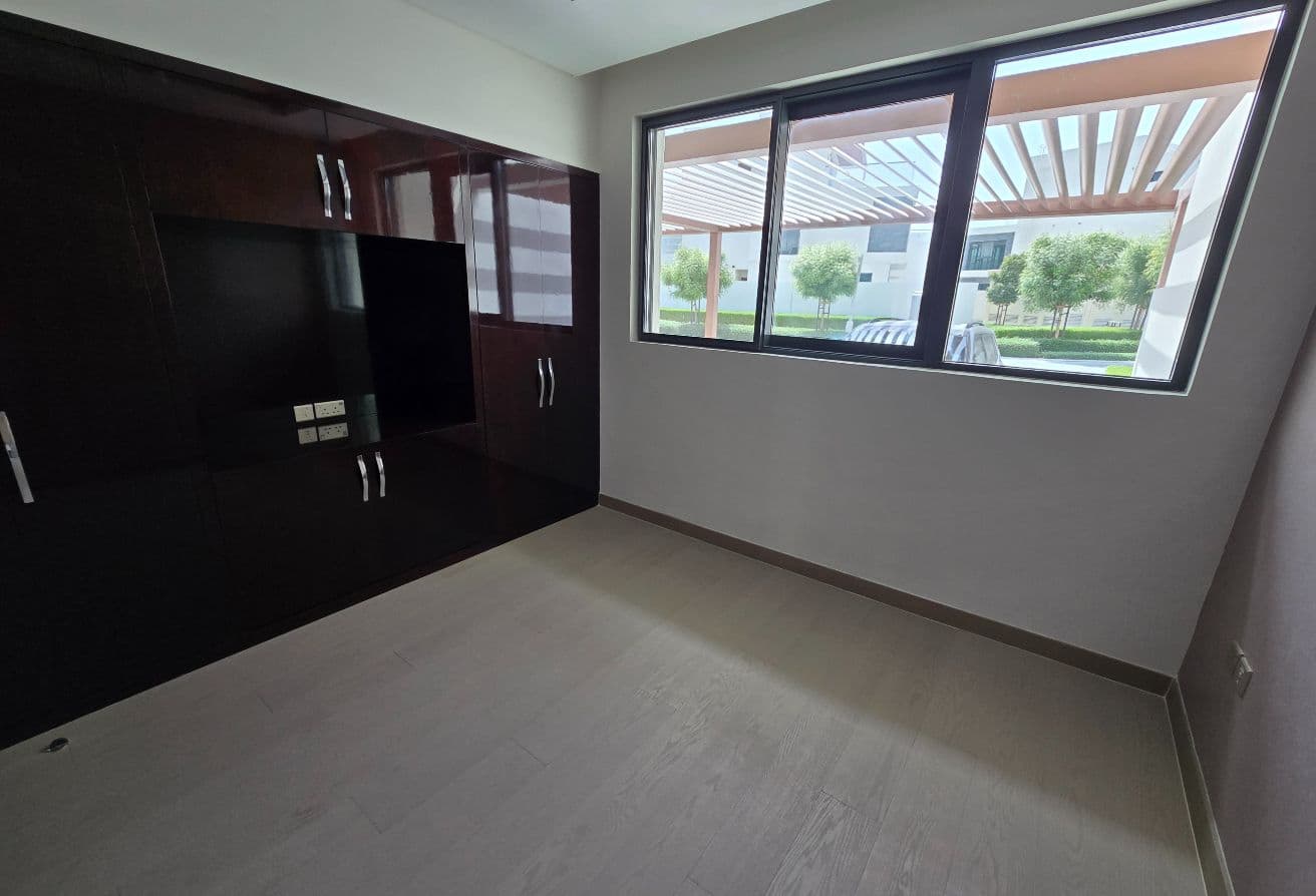 Prim Location | Vacant | Spacious - View 4